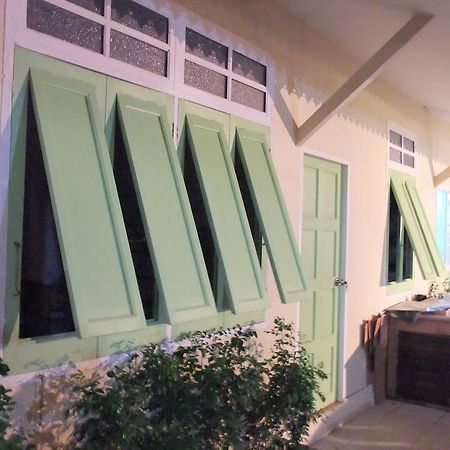 Panida Suite Hotel Bangkok Exterior photo