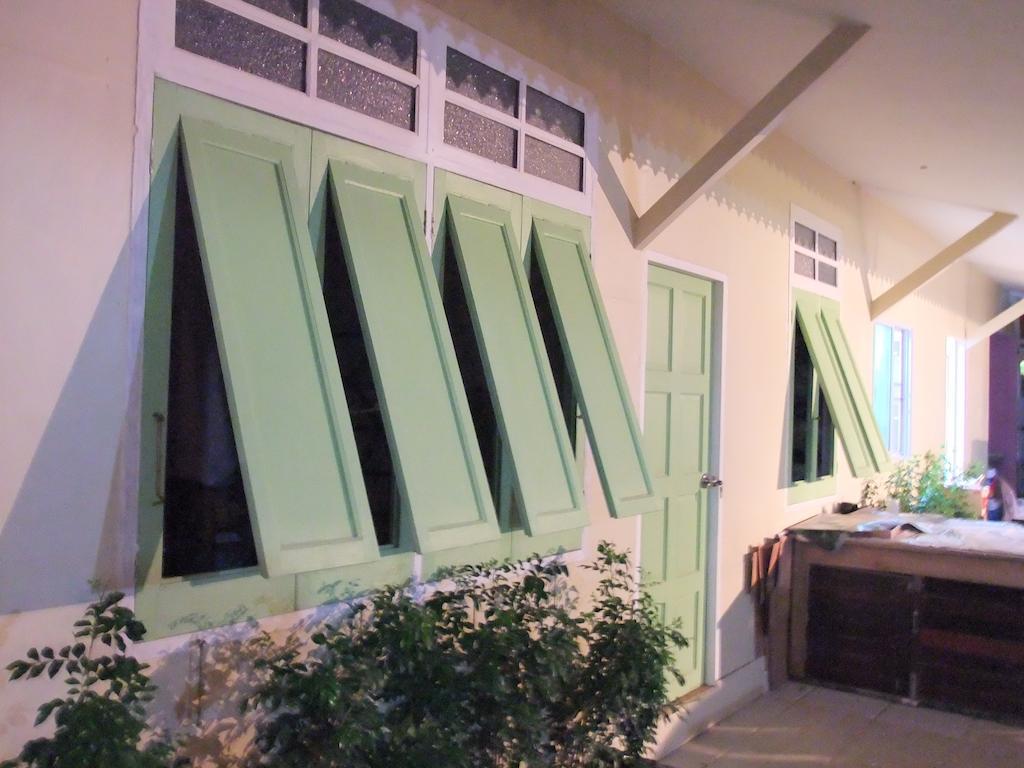 Panida Suite Hotel Bangkok Exterior photo