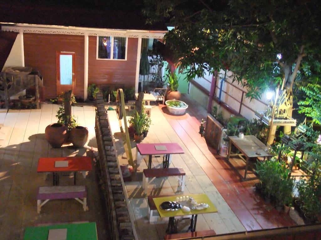 Panida Suite Hotel Bangkok Exterior photo