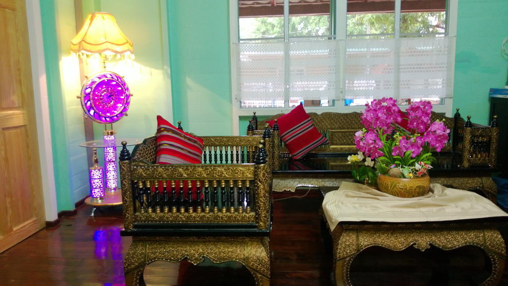 Panida Suite Hotel Bangkok Exterior photo