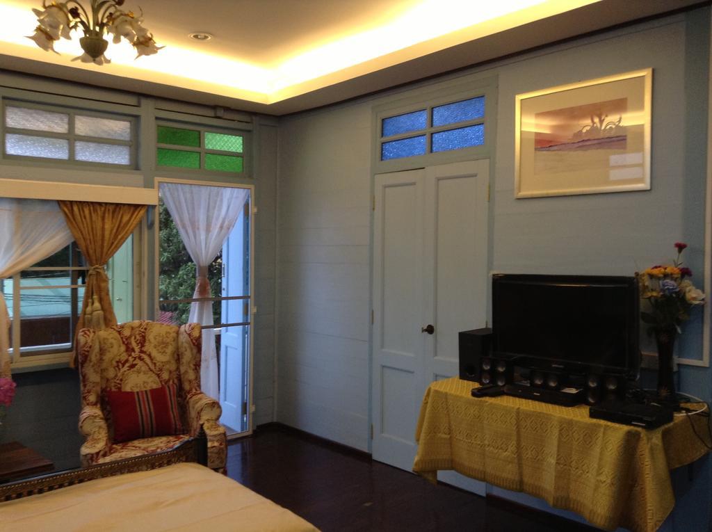 Panida Suite Hotel Bangkok Exterior photo