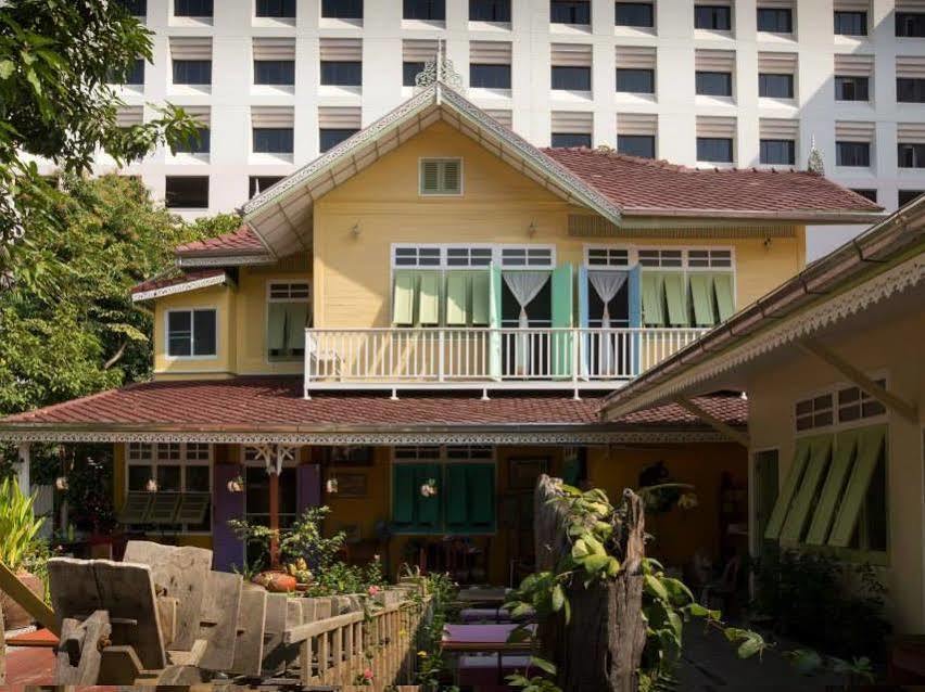 Panida Suite Hotel Bangkok Exterior photo